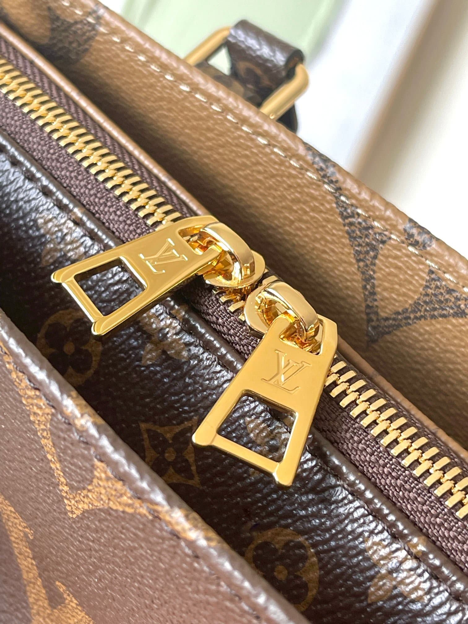 LV Bag M14236