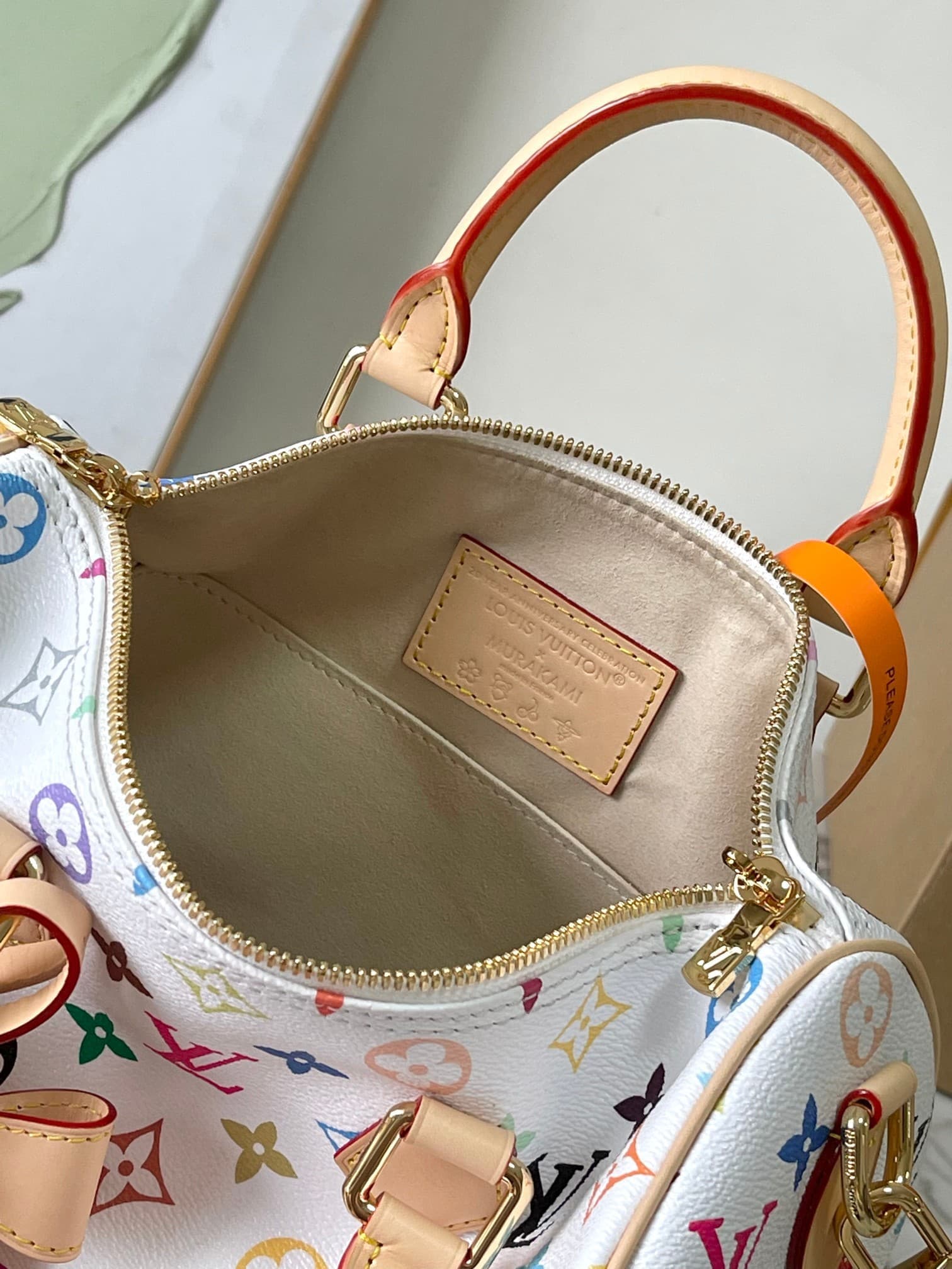 LV Bag M13085