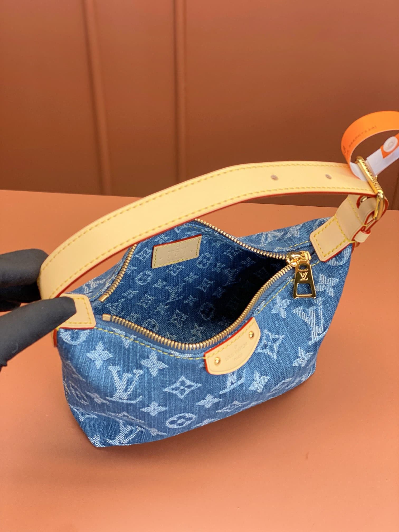 LV Bag M82949