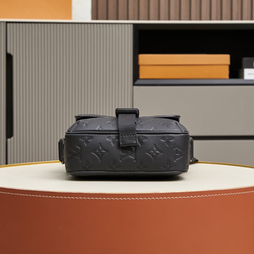 LV Bag M12516