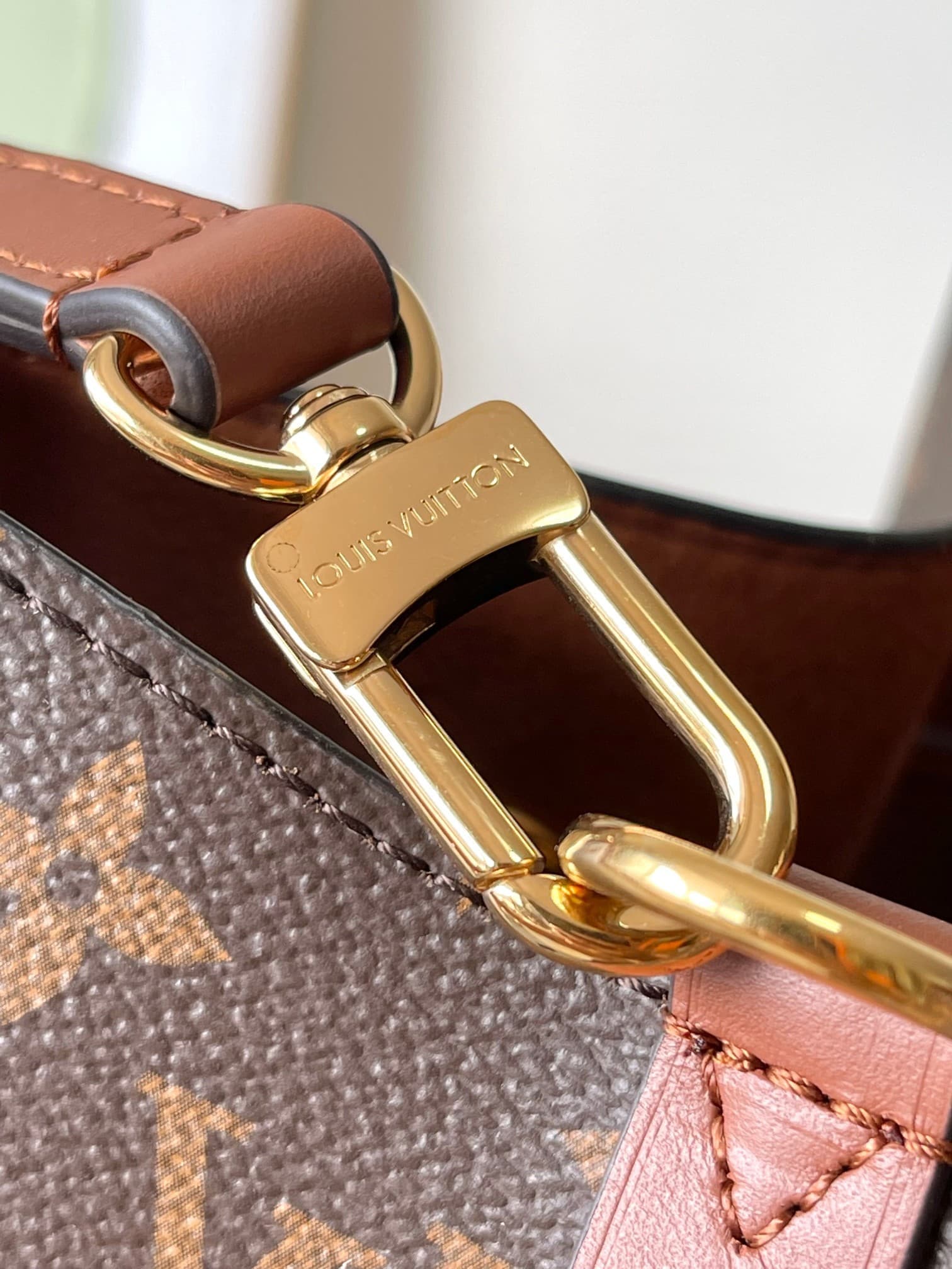 LV Bag M44887