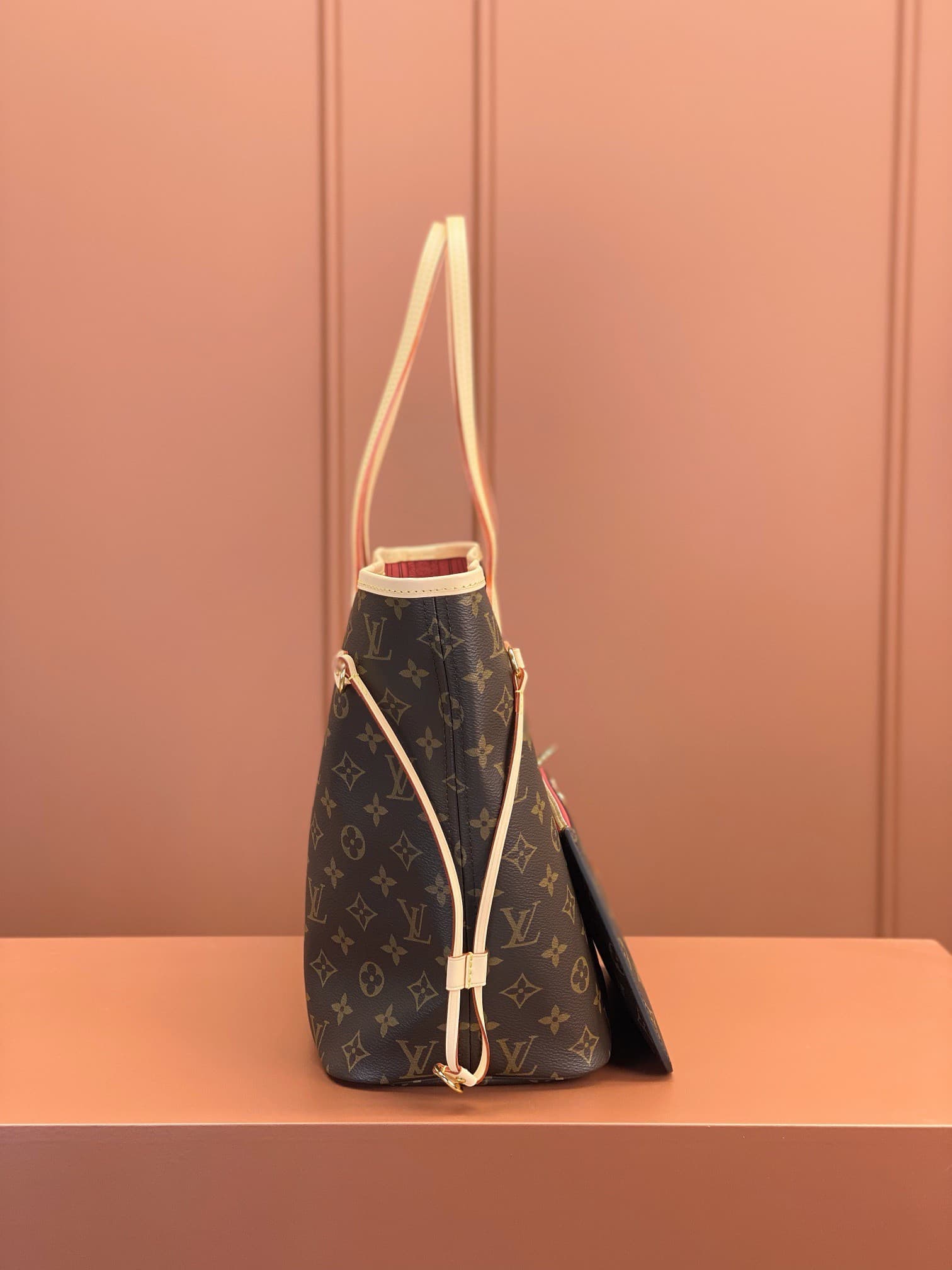 LV Bag M41177