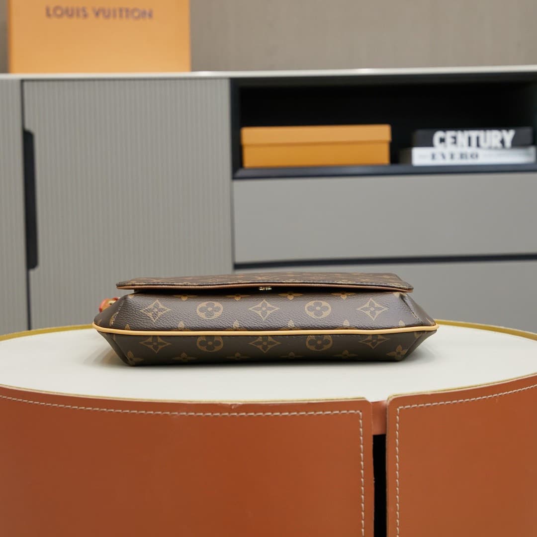 LV Bag M51257