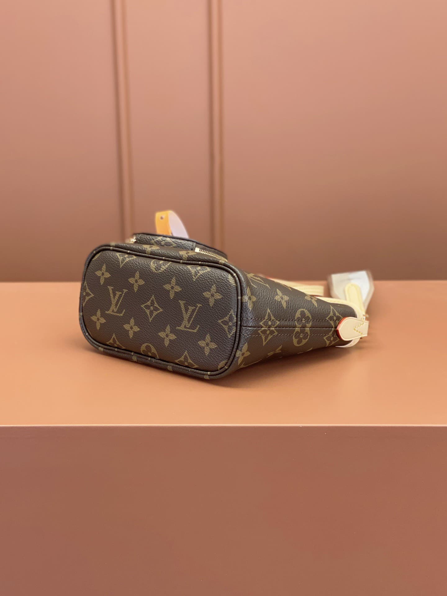 LV Bag M46705
