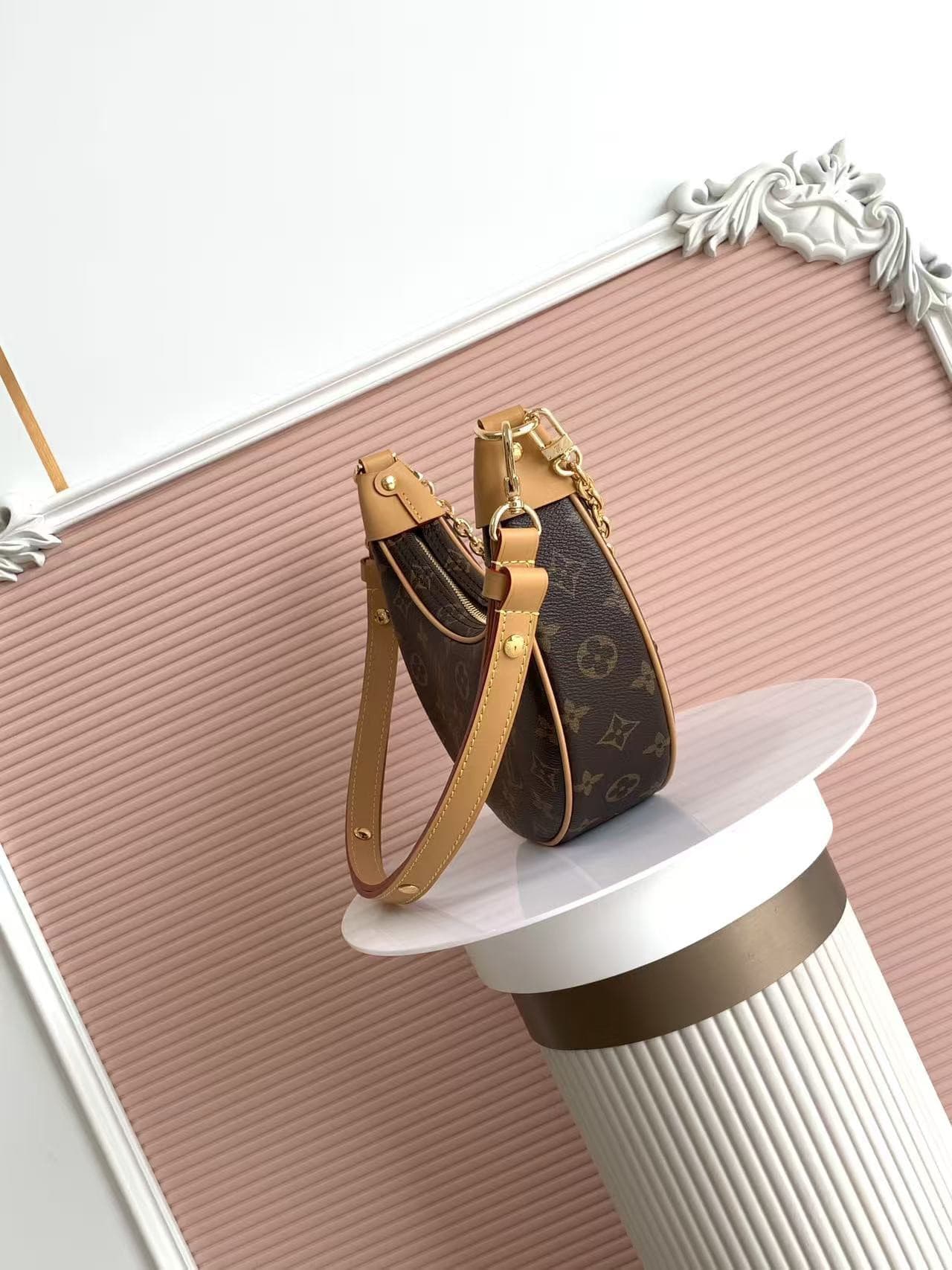 LV Bag M81098
