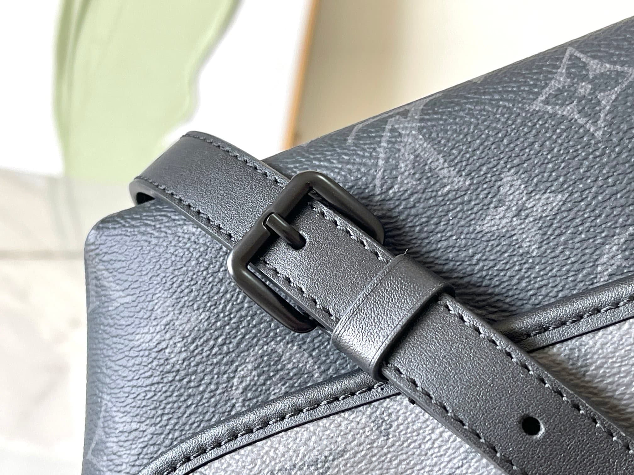 LV Bag M12806