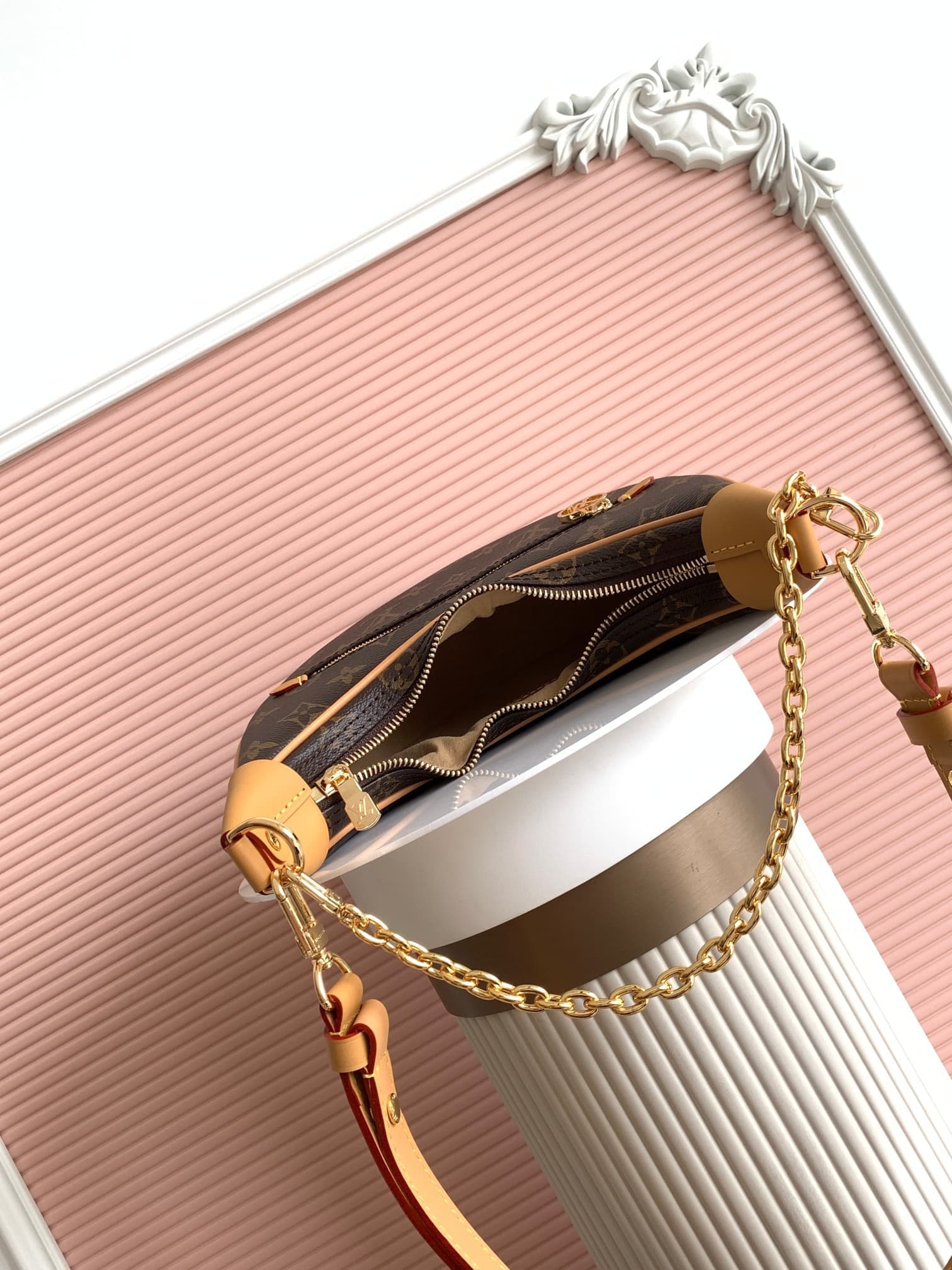 LV Bag M81098