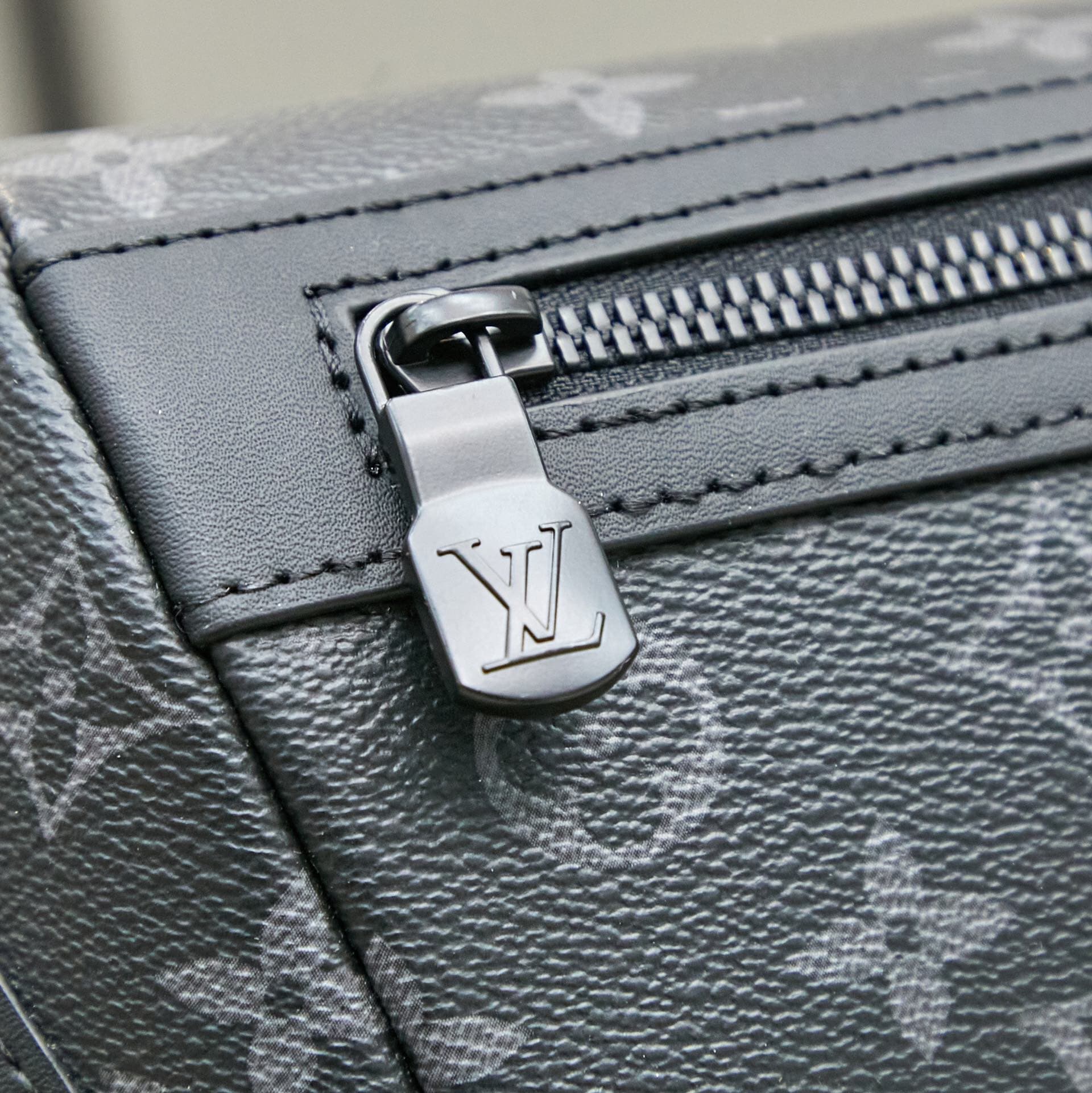 LV Bag M25121