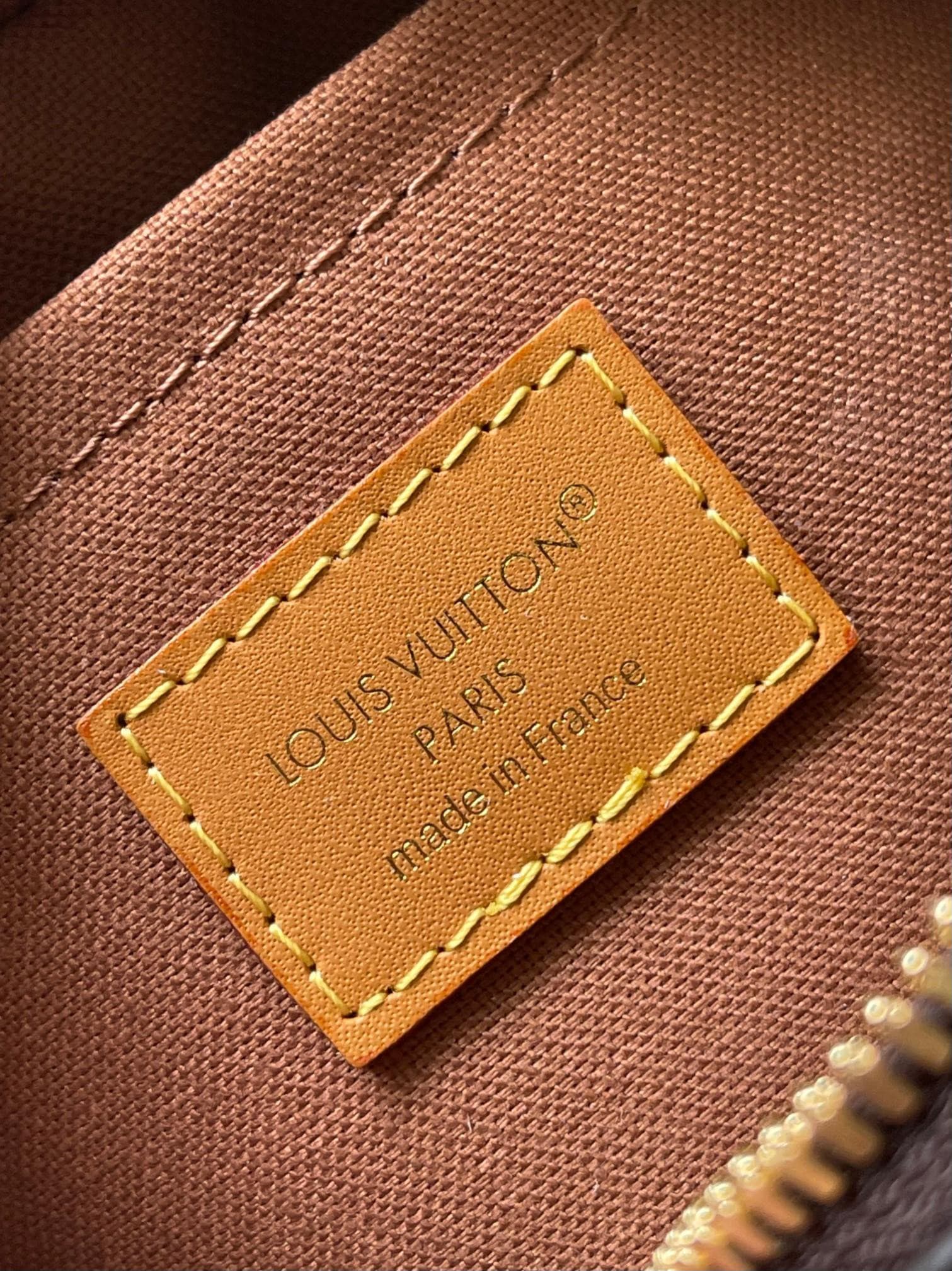 LV Bag M14279