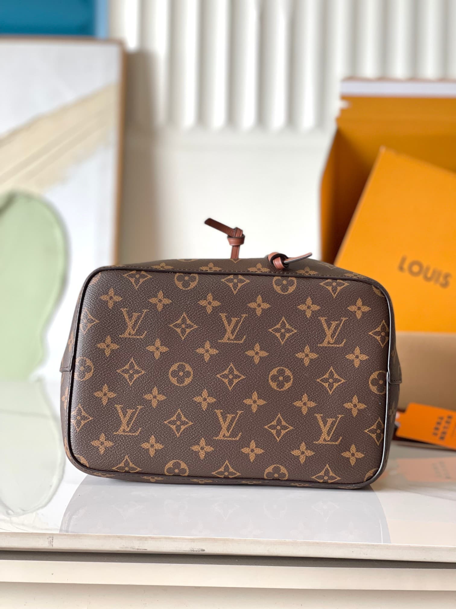 LV Bag M44887
