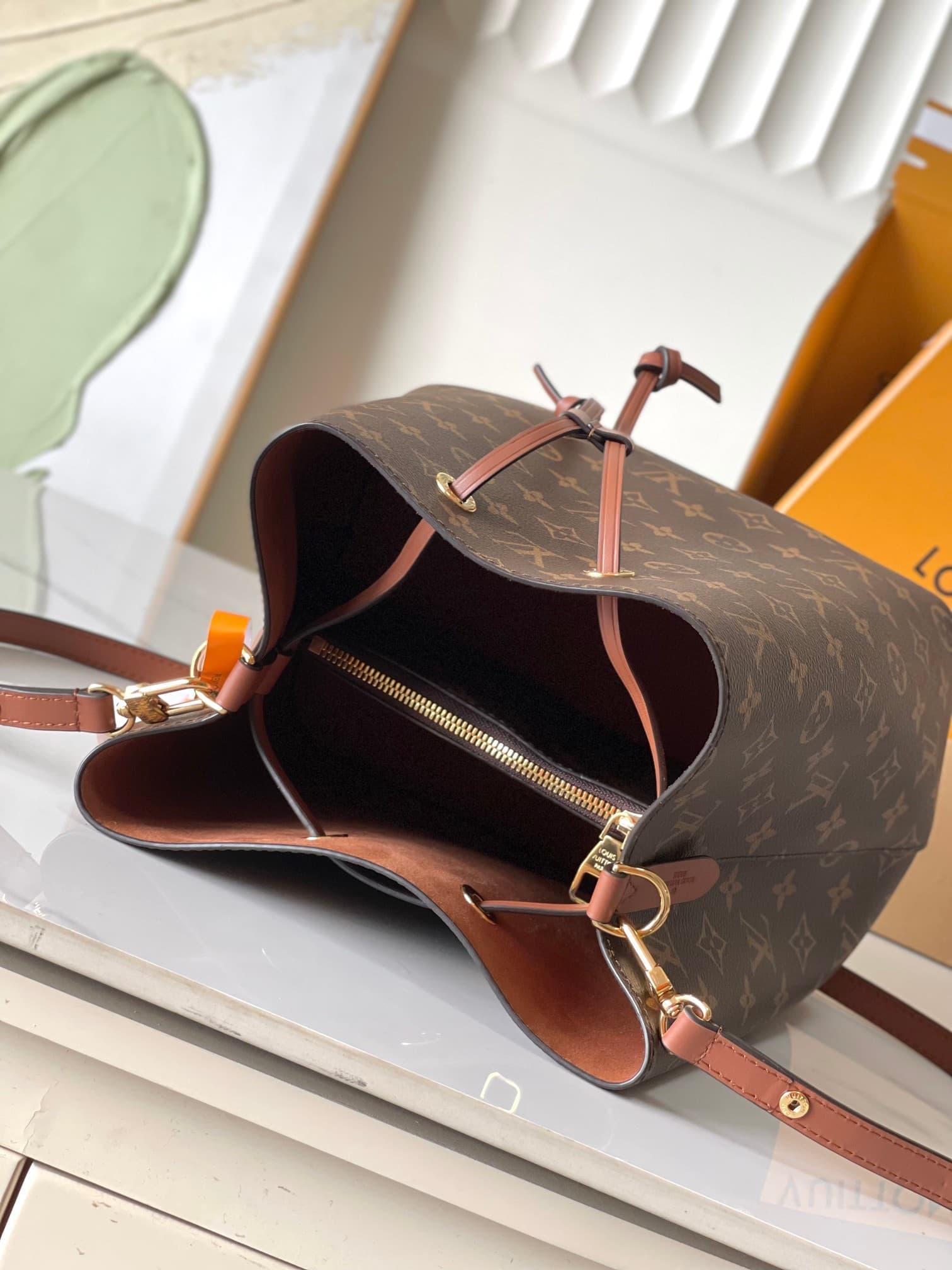LV Bag M44887